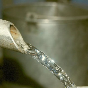 水源對白酒釀造有哪些重要性？為什么名酒出現(xiàn)在河流